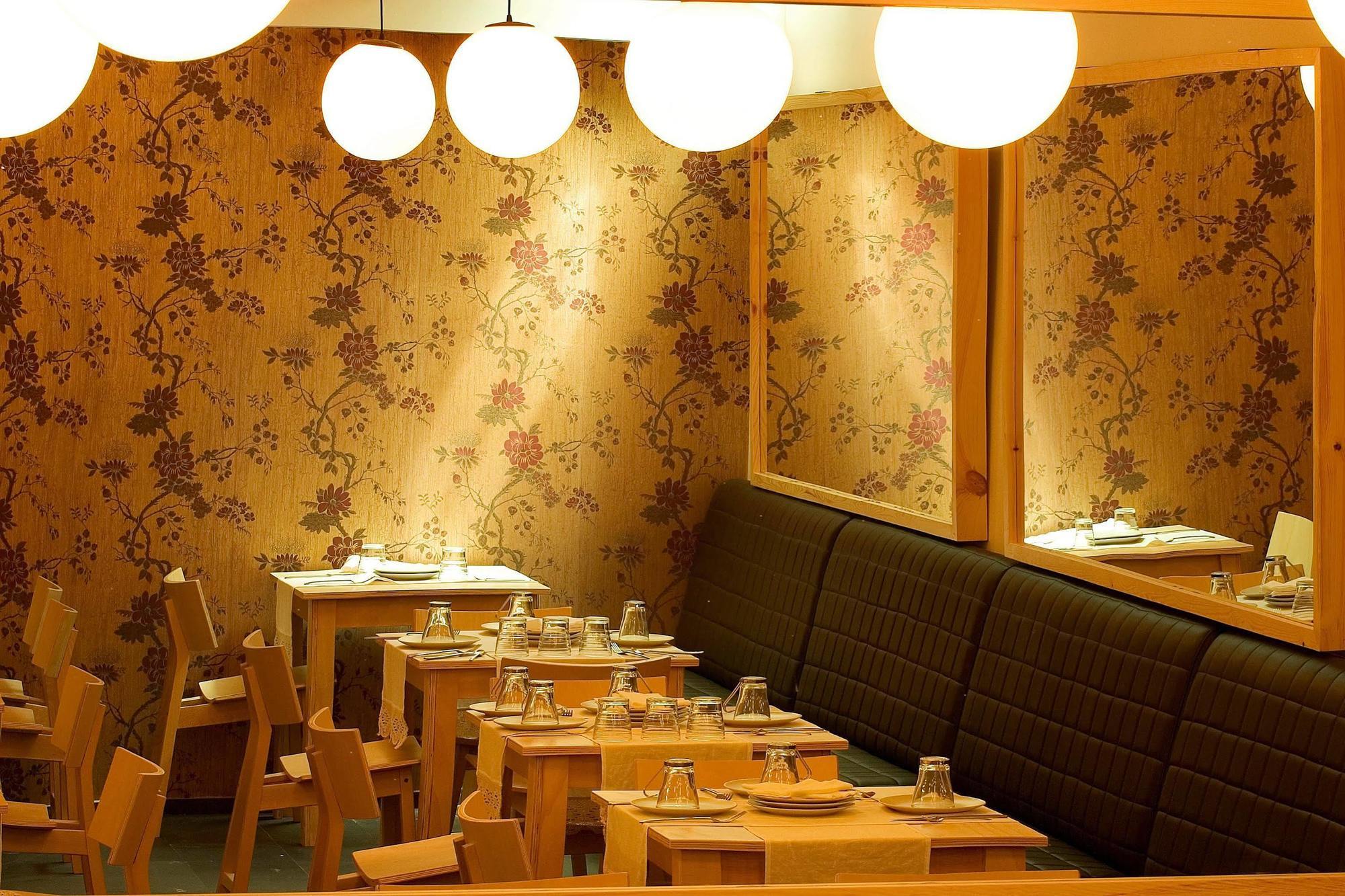 La Plaza II Hotel Luanco Restaurant photo
